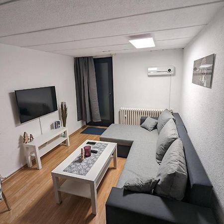 Direkt An Der S-Bahn Gelegenes Gemutliches Souterrain Apartment Mit Privatem Zugang Troisdorf Extérieur photo