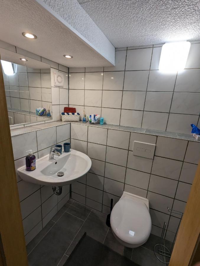 Direkt An Der S-Bahn Gelegenes Gemutliches Souterrain Apartment Mit Privatem Zugang Troisdorf Extérieur photo